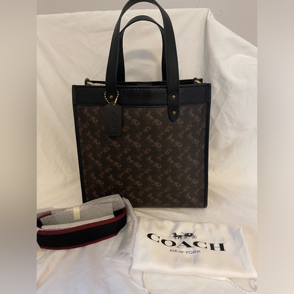 COACH Field Tote In Horse And Carriage Print - Picture 3 of 12